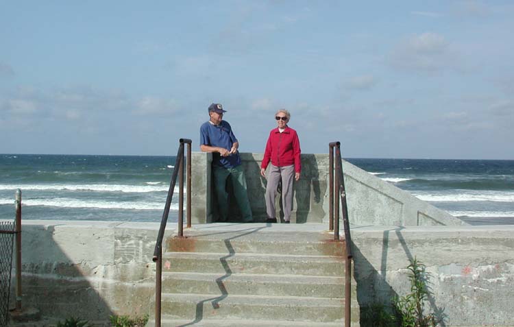 Mom and Dad on Beach Steps 2.jpg 43.1K